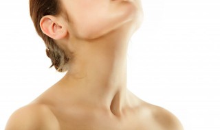 脖子上两个凹陷处是什么穴位（脖子下方正中间凹陷处叫什么）