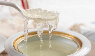 女性喝什么汤滋补养颜（女人喝什么汤补气血养颜）