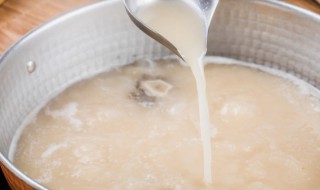 老人秋季养生喝什么汤（秋季老人喝什么汤好）