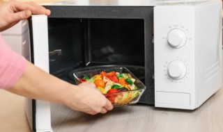 微波炉蒸米饭的方法是怎样的（用微波炉蒸米饭的方法）