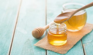 蜂蜜水什么时候喝好有什么功效 什么时候喝蜂蜜水好功效有哪些