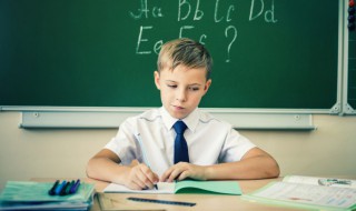 气吞牛斗的成语解释及用法（气吞牛斗是成语吗）