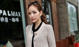 米色毛衣裙搭配什么打底 米色毛衣裙搭配什么上衣