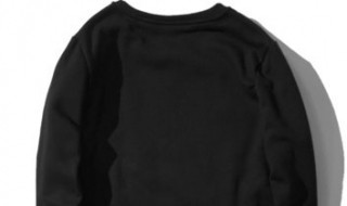 圆领卫衣里面穿什么打底（圆领卫衣内搭衬衫图片）