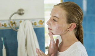 什么时间用洁面膏?（洁面膏什么时候用）