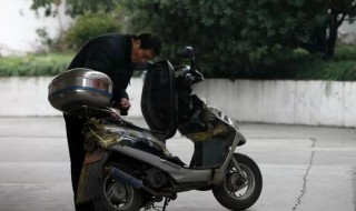 电动车充满电一加速就掉两格电（电动车4个电一加速就剩2格了）