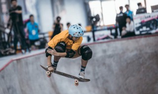 长板和双翘的区别(初学者适合什么滑板)