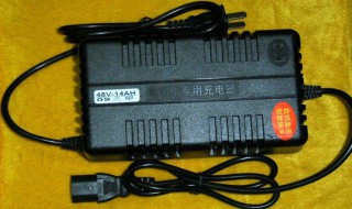 电动车充电器三个灯怎么看（电动车充电器三个灯怎么看电量）