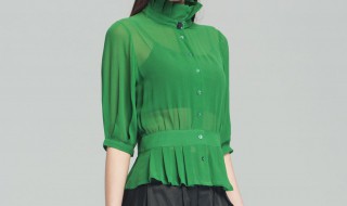 绿色衬衫搭什么裙子 浅绿色衬衫配什么颜色裙子