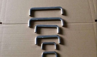 不锈钢上面的油漆有什么好办法去掉啊 可以试试这样