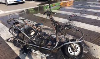 电车电瓶冒烟会爆炸吗（电瓶车冒烟了会不会爆炸）