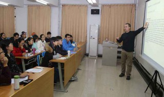 亚马逊新手卖家该怎么选品（亚马逊新手卖家该怎么选品类）