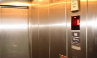 日立电梯关门键闪烁不关门怎么回事 日立电梯关门键闪烁不关门怎么回事视频