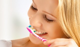 小苏打真的能去黄牙吗（黄牙变白的简单又快速的方法）