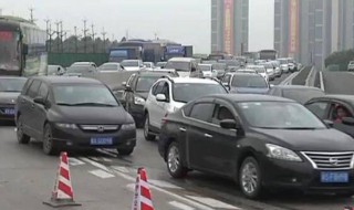 就地停车是公民的权利吗? 人占着公共车位不让停车