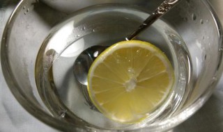 干柠檬和什么一起泡水好（干柠檬和什么一起泡水好呢）