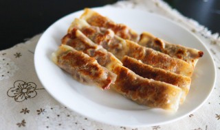 锅贴怎么做才香脆好吃 锅贴浇面水和淀粉水的区别