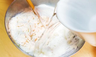 和面用冷水还是热水（包饺子和面用冷水还是热水）