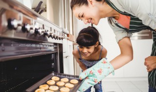烤箱和冰箱能用同一电源吗（烤箱和冰箱能用同一电源吗）