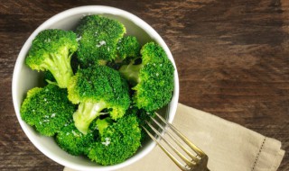 好吃简单的西兰花做法（好吃简单的西兰花做法大全）