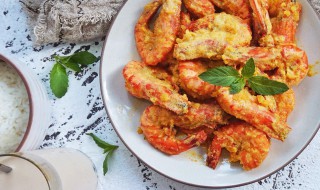 咸蛋黄烧虾怎么做 咸蛋黄烧虾怎么做才好吃