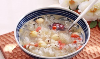 莲子薏米汤怎么做（莲子薏米汤怎么做好吃）