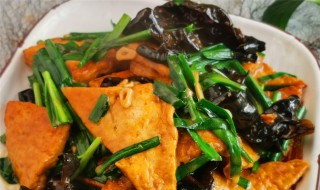 家常木耳炖豆腐 家常木耳炖豆腐的做法