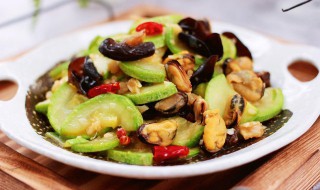 西葫芦圆葱木耳炒西红柿的做法 西红柿木耳西葫芦怎么炒好吃