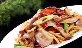 腊肉炒棒菇的做法?（腊肉炒平菇的做法）