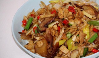 青萝卜炒腊肉的做法 青萝卜炒腊肉的家常做法