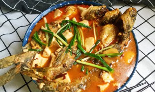 黄焖鱼头的做法?（黄焖鱼头的做法）