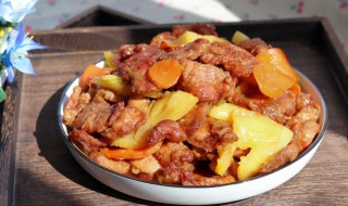 菠萝咕咾肉的做法?(菠萝咕咾肉的做法家常做)