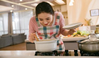 茄子土豆炖鸡块的做法 茄子土豆炖鸡块的做法窍门