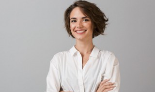 白衬衫怎么挑选（基础款白衬衫应怎么买）