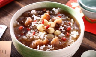 百合莲子桂圆红枣粥 莲子百合桂圆红枣小米粥