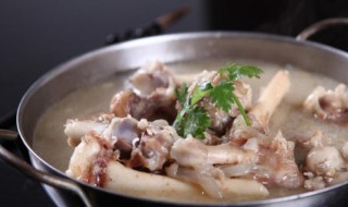 炖羊骨头汤最佳方法（炖羊骨头汤最佳方法窍门）