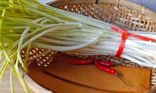 泡菜蒜苗怎么做（泡菜蒜苗怎么做才好吃）