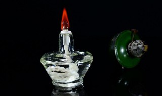 点酒精灯正确的方法是什么 点酒精灯时一定要用什么