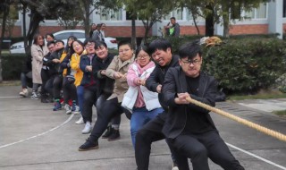 拔河技巧和姿势（拔河的姿势和技巧）