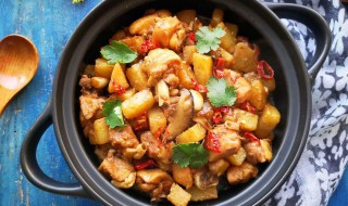 土豆焖鸡教程（土豆焖鸡教程图片）