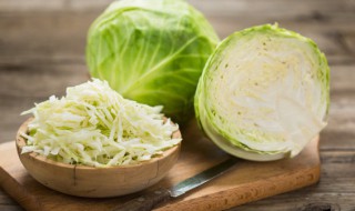 包菜炒熏肉教程（烟熏肉炒包菜）