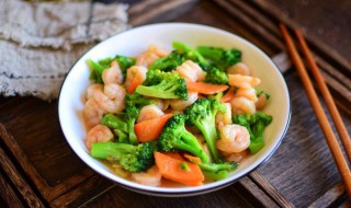 绿菜花炒鲜虾仁怎么做（绿菜花炒大虾）