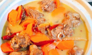 红萝卜焖羊肉煲怎么做（红萝卜焖羊肉的家常做法）