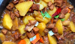 土豆炖烧翅怎么做（土豆烧翅中的家常做法窍门）