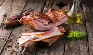 尖椒炒腊肉怎么做 尖椒炒腊肉的家常做法