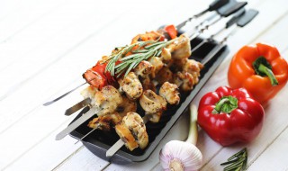 腌制五花肉烤肉的制作方法（腌制五花肉烤肉的制作方法和配料）