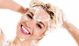 女生正常洗头方法(女生洗头的正确方式)