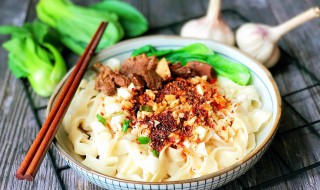 简易油泼面怎么做 简易油泼面家常做法