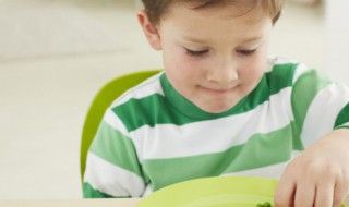 如何教孩子见人主动打招呼（怎么教孩子主动打招呼）