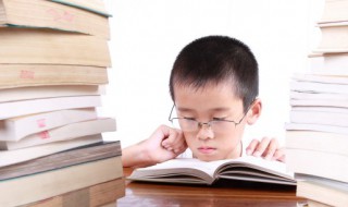 如何正确鼓励和表扬孩子（如何正确鼓励和表扬孩子的话语）